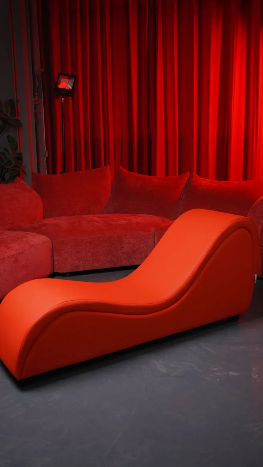 Marielove Erotischer Sex Chair Lounger–Ergonomisches Liebesmöbel für Vielseitige Positionen–Verstärkter Holzrahmen & Hochdichter Schaumstoff – 160cm