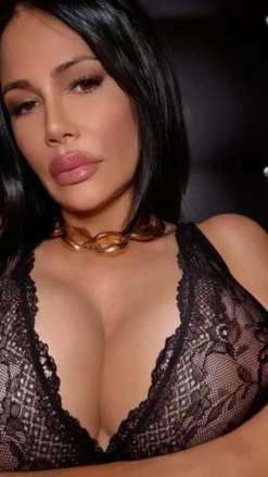Sexpuppe Djamila Rowe