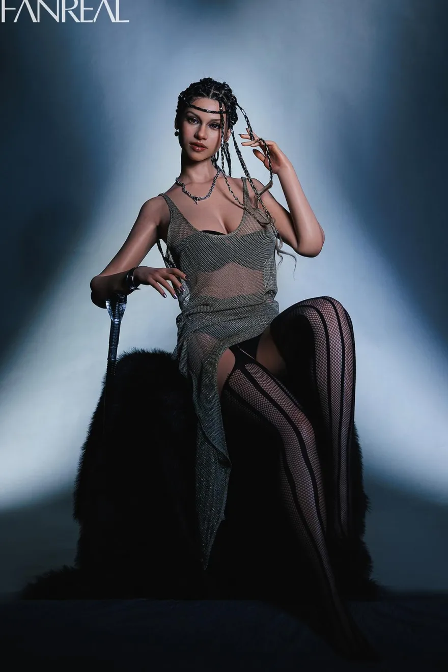Sexpuppe Emberlynn-Zahra